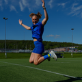 Blågula sportstrumpor inspirerade av Sveriges färger för fotboll, löpning och träning